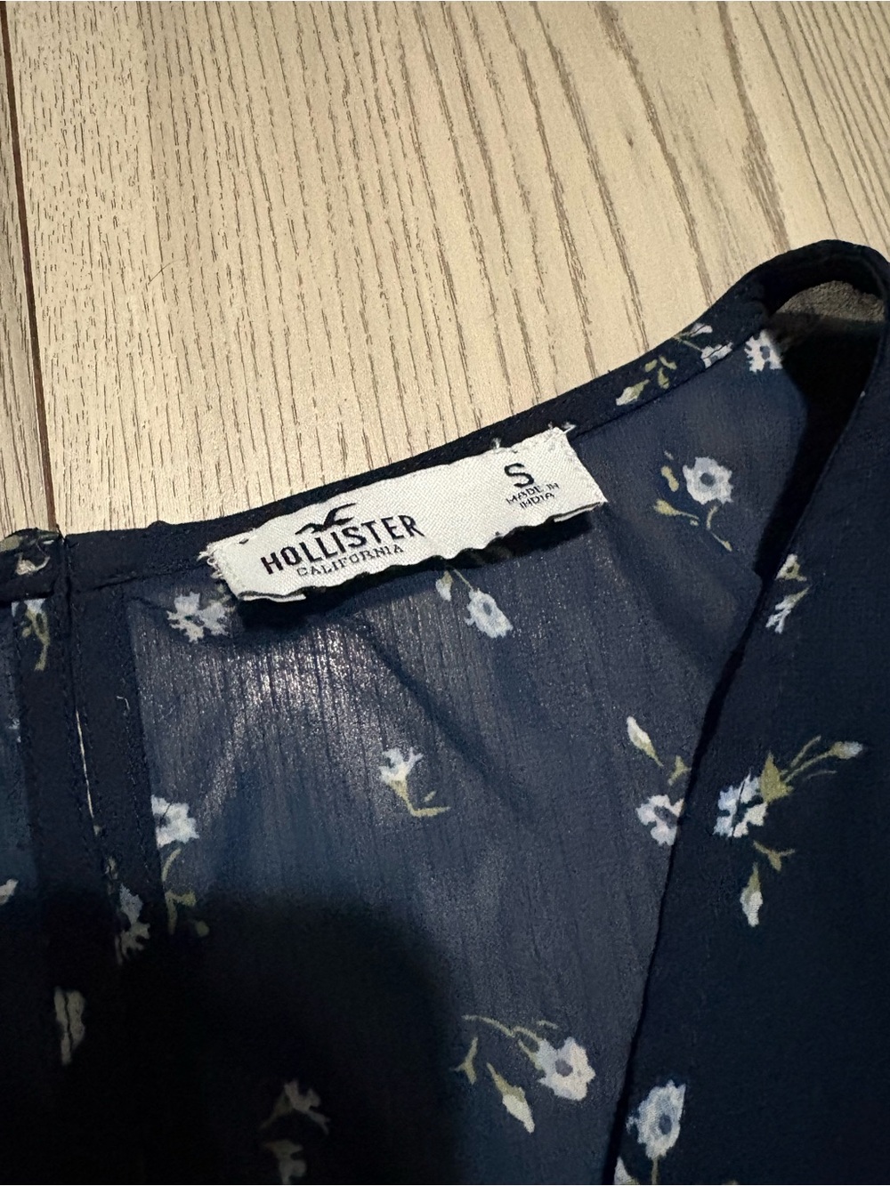 Hollister Navy Blue Floral Romper Size Small - Picture 8 of 10
